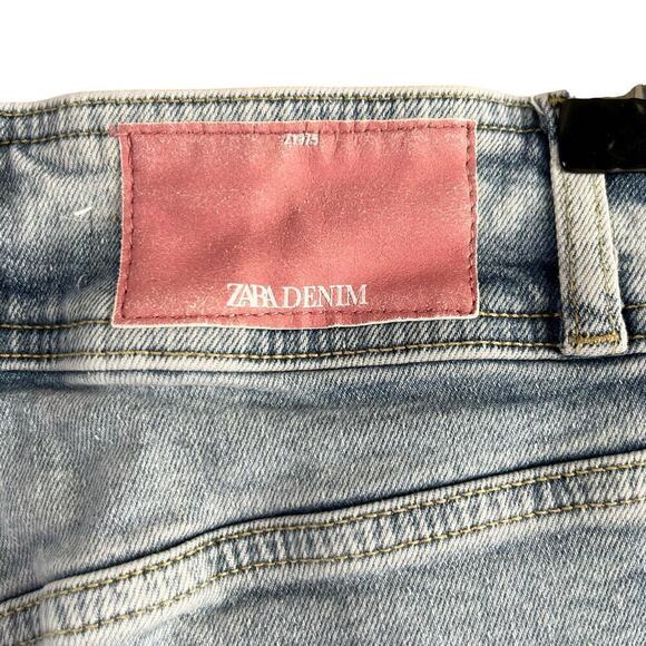 Zara High Rise Vintage Straight Leg Distressed Jeans in Light Blue Wash, Size 4 - Picture 8 of 9
